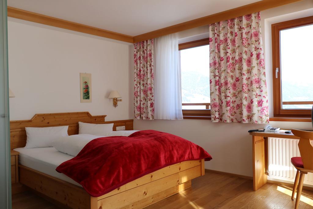 Hotel Schoene Aussicht Kartitsch Exterior photo
