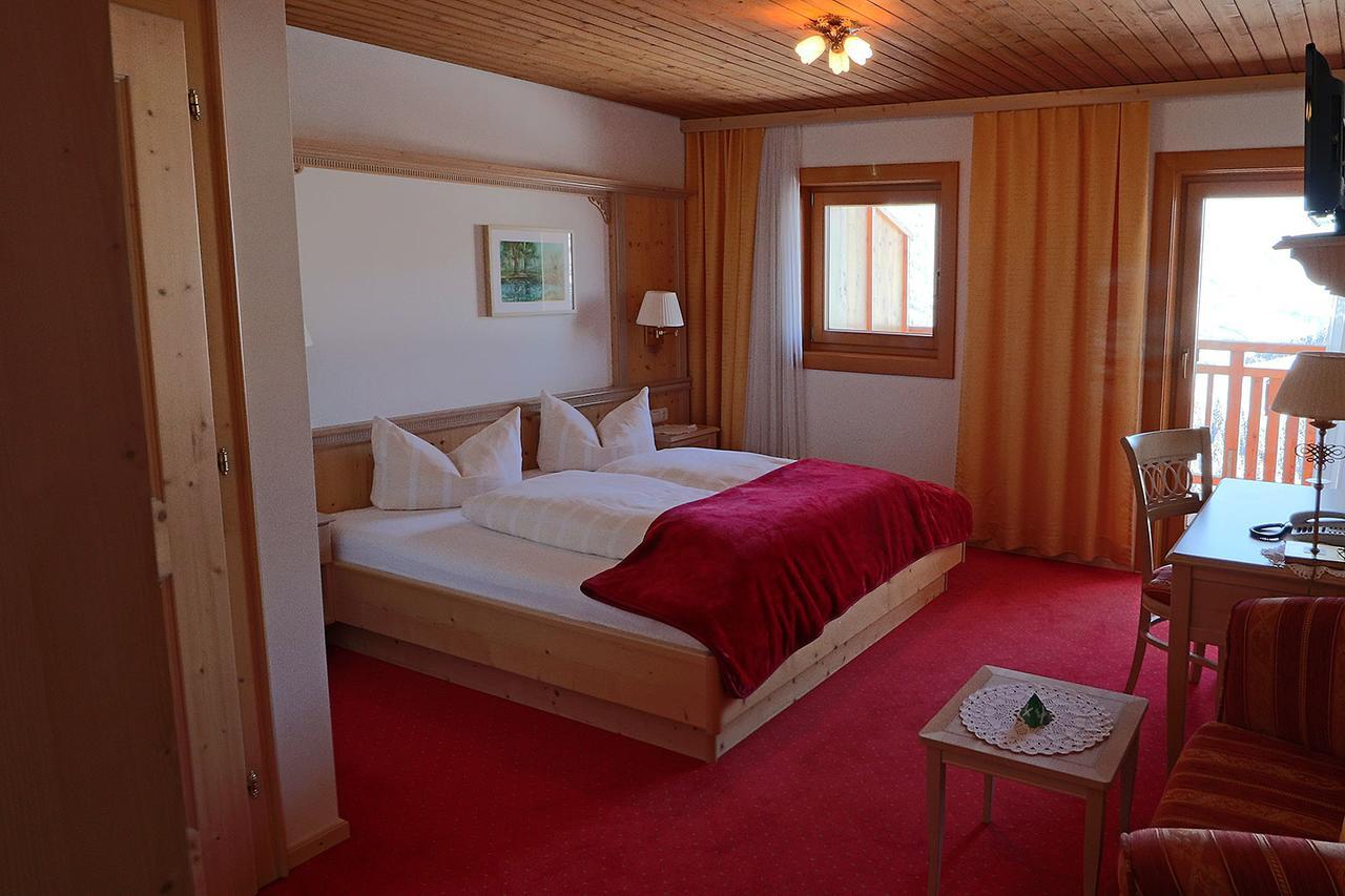 Hotel Schoene Aussicht Kartitsch Exterior photo